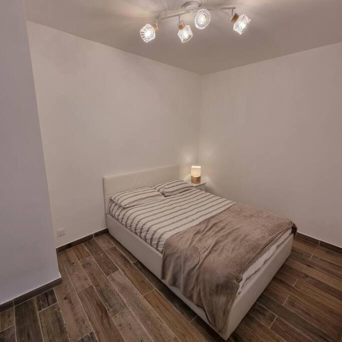 Appartement 3 Pieces Refait A Neuf. Centre-Ville. Menton Ngoại thất bức ảnh